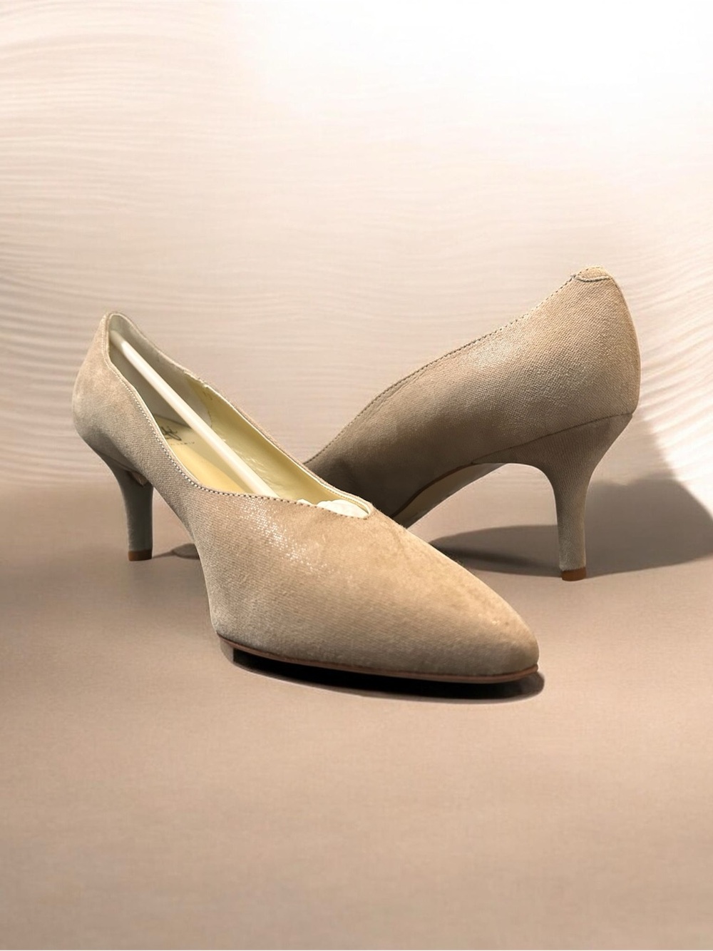 Amalfi by Rangoni Suede Pointed Toe Comfort Pumps Beige Size 10 NEW